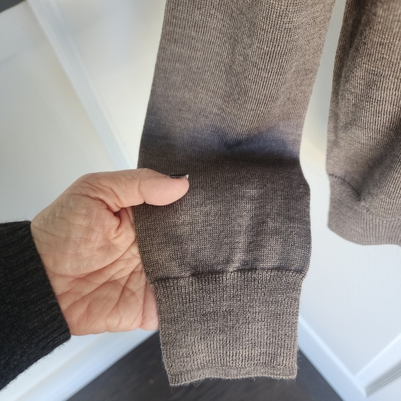 J. Crew 100% Merino Wool Mens Slimfit Vneck Pullover Sz Small Brown - Picture 6 of 10